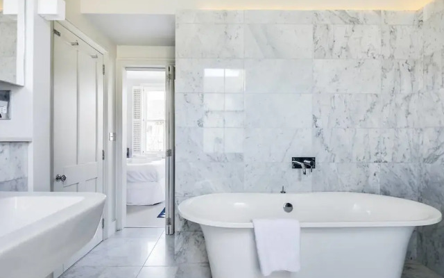 Stylish 5 bed Home in Heart of Clapham