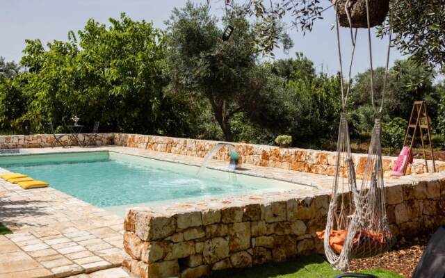 Trullo Nonna Netta con Piscina Idromassaggio e Area Giochi