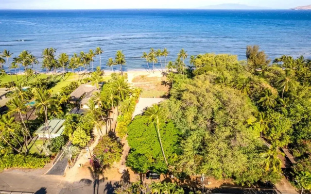 K B M Resorts- Hale-1470 Presidential 3bd, 3ba Beach-front Estate, A/c, Private Yard!