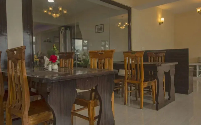 OYO 16637 Tiara Regency