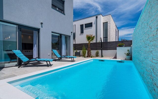 Villa in Zaton With Swimming Pool