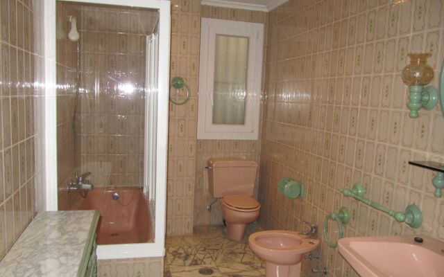 Alfalfa Deluxe Suite by Valcambre