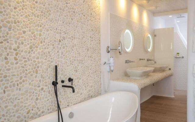Cyano Suites