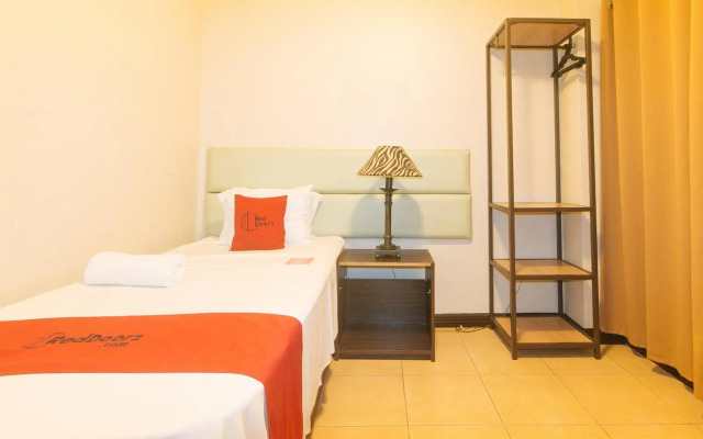 Reddoorz near Landers Superstore Cebu City