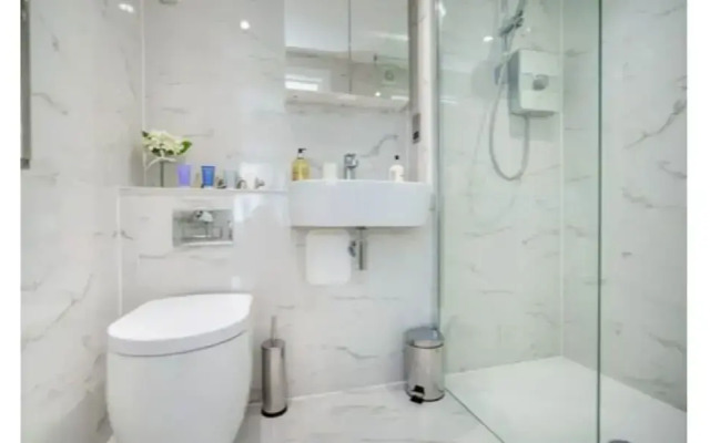 Tailored Stays - Victoria Road