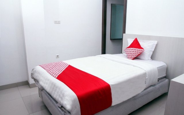 R Four Hotel by OYO Rooms