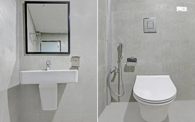 Collection O 70363 Banana Leaves