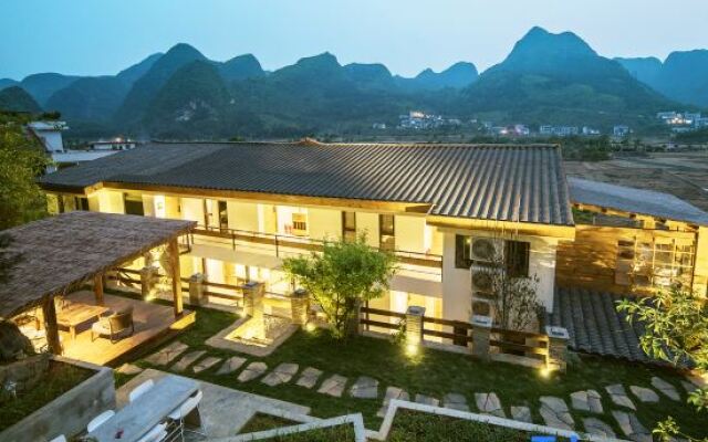 Xingyi Yunqi No.1 Inn (Xia Nahui Branch, Wanfenglin Scenic Area)