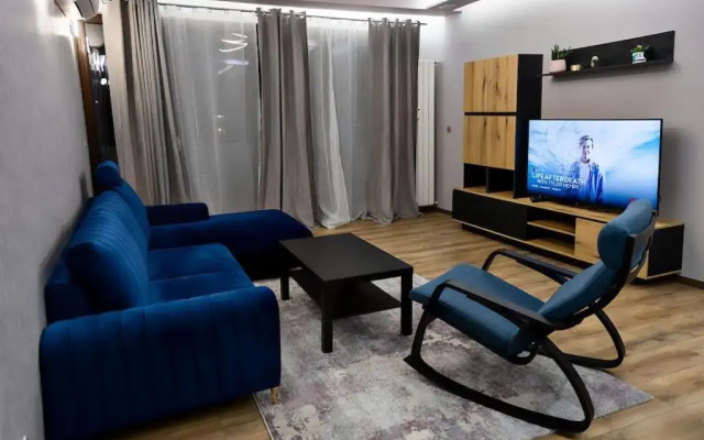 Very Spacious & Modern 2Bed near Airport & Centre