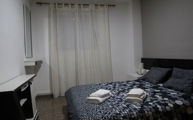 Amplio y comodo apartamento con parking