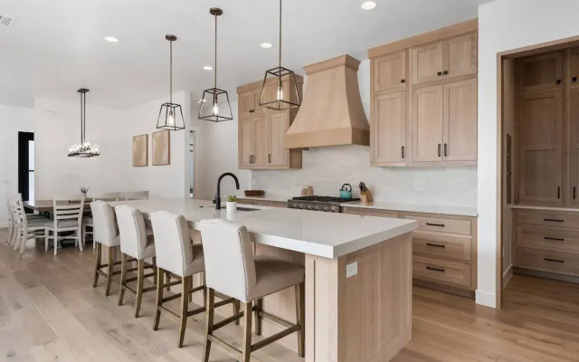 Desert Gem 7 Bedroom Home