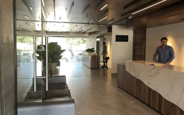 3-br Condo, Partial Ocean View, 2blocks From Ocean