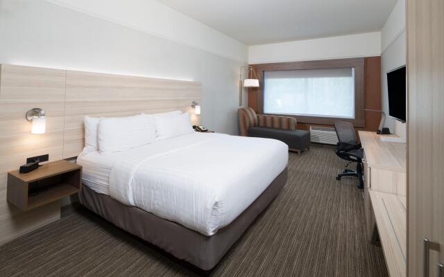 Holiday Inn Express & Suites Michigan City by IHG