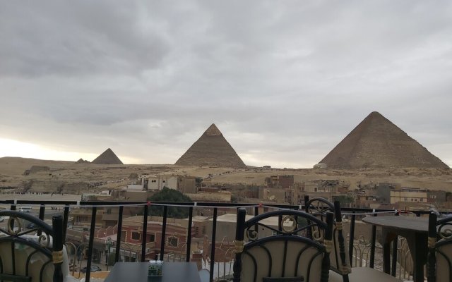 Golden Pyramids View Inn