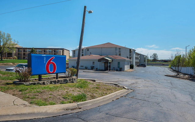 Motel 6-Blue Springs, MO