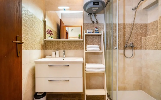 San - Comfortable and Great Location - A2