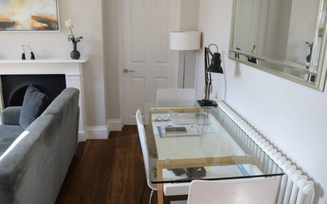 Decorated 1 Bedroom Flat In Wimbledon