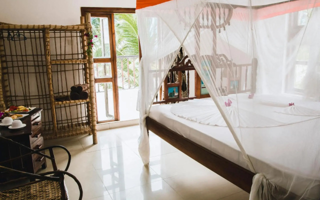 Moonshine Uroa Boutique Hotel