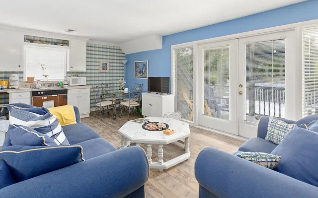 1221 Beachview by Hodnett Cooper
