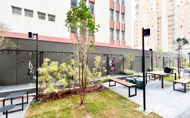 Studio novíssimo, completo e muito bem localizado