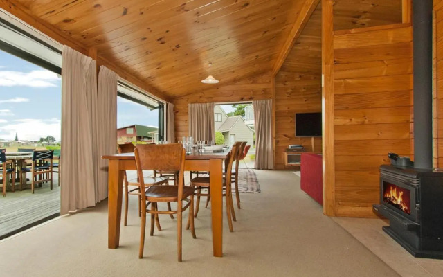 Pretty in Pauanui - Pauanui Holiday Home