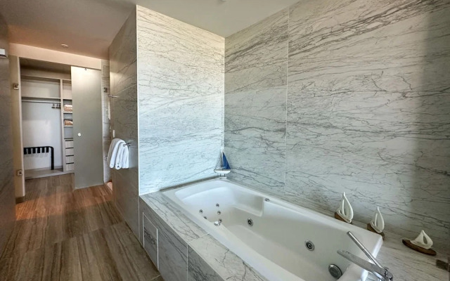 2BR Iconic Oceanfront Escape