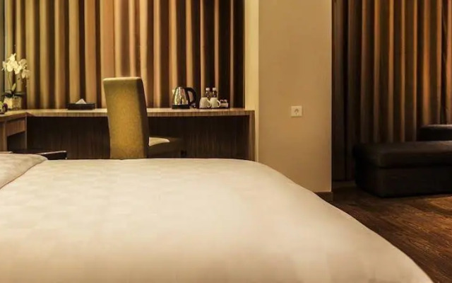 M Premiere Hotel
