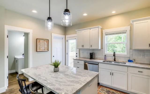 Getaway w/ Fire Pit: 3 Mi to River Arts District!