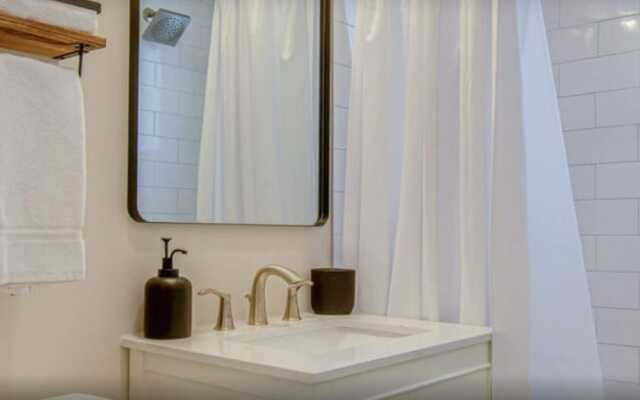 Centrally Located Studio Near Downtown