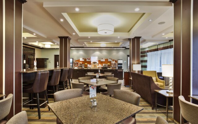 Holiday Inn Express & Suites Kingston Central by IHG