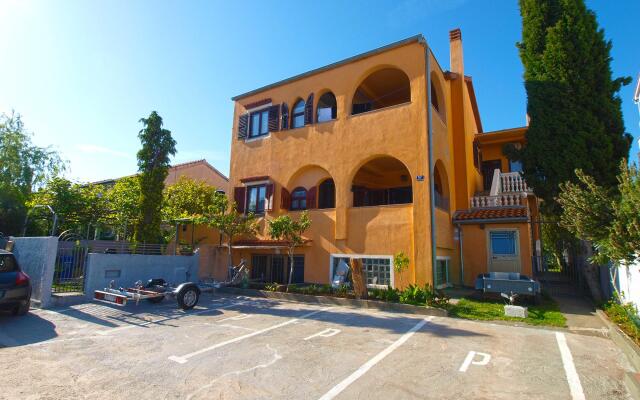 Apartment 1775