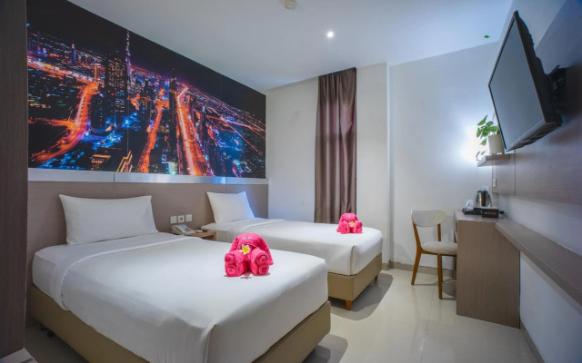 Triizz Hotel Semarang by Royal Singosari (Formerly Faustine Semarang) – Guest Rooms – Semarang