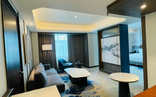 Grand Anara Airport Hotel - Image 4