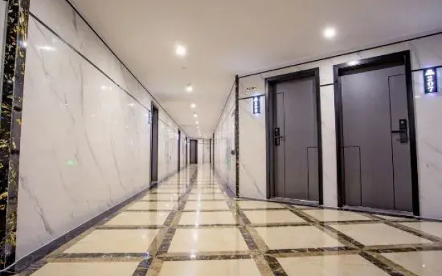 Baiyun Business Hotel (Jianye Railway Station)
