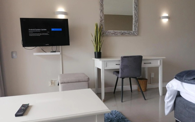 Beachfront resort @51 Brookes Hill Suites