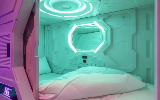 Art Seven Hostel Capsules