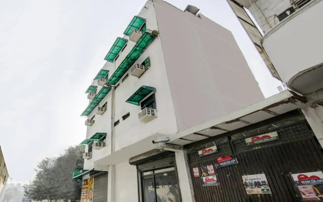 OYO Flagship 80478C Yadav Residency