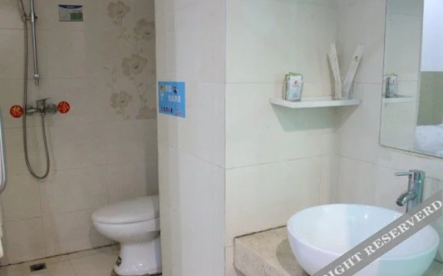 Chikan Dongyuan Business Hostel