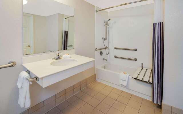 La Quinta Inn & Suites by Wyndham Irvine Spectrum