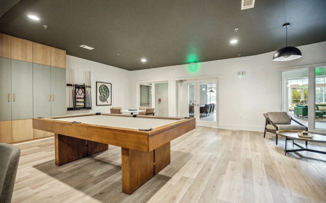 Landing Weston Lakeside Apartments