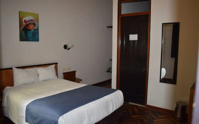 Colonial Plaza Hotel
