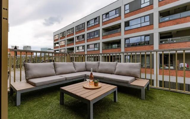 Modern Apartment With Large Terrace