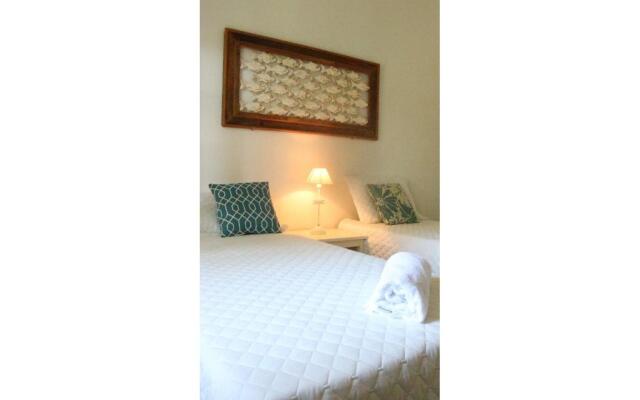 OBA 70 - Casa condomínio - Juquey 50 m da praia