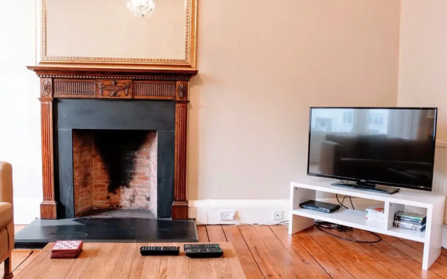 2 Bedroom, 2 Bathroom Apartment In New Town