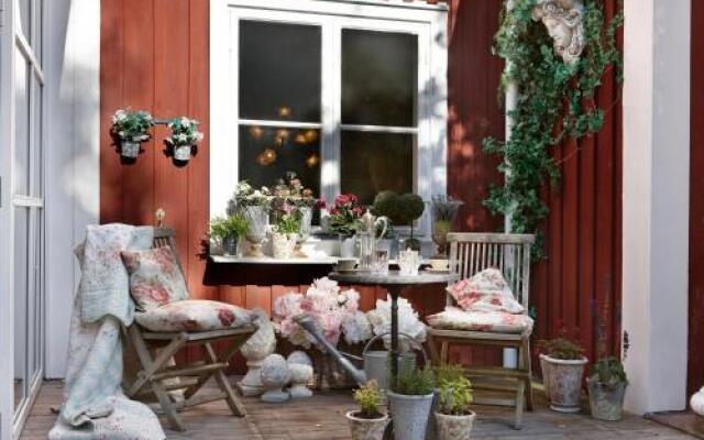 Red Haven Cottage