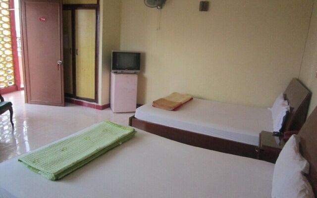 Hanh Long 2 by Bay Hotel