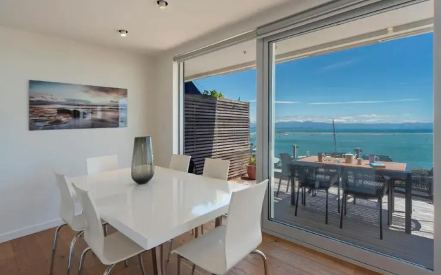 Penthouse 37 - Nelson Waterfront Apartment