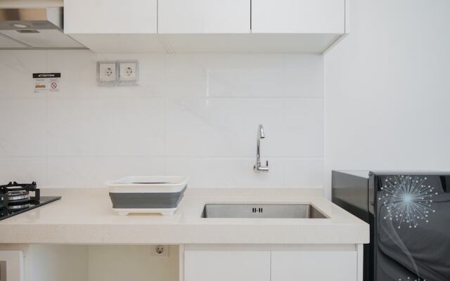 Elegant and Comfortable Studio Apartment at Sky House BSD