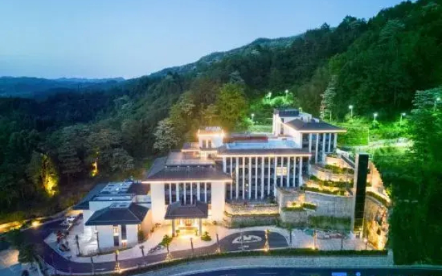 Moonlight Inn Resort Hotel