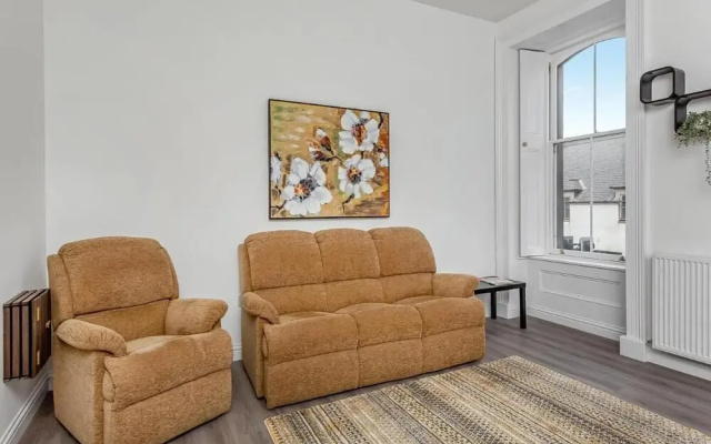 Cosy Apartment - Sleeps 4 & Stunning Views